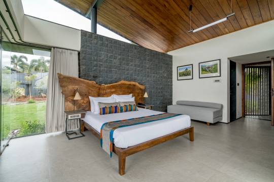 Luxurious Large room of Lakeshore Villa, Nashik, India